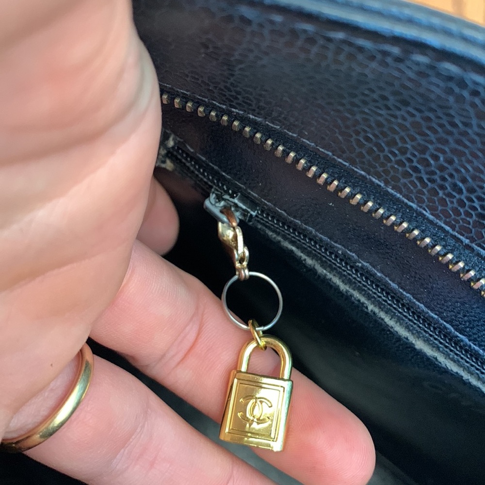 CHANEL Medallion Caviar Tote - Picture 11 of 15
